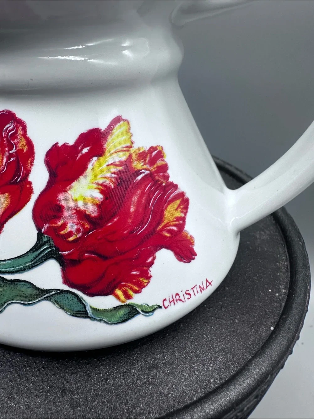 Potpourri Press Ceramic mug with Red Tulip Motif